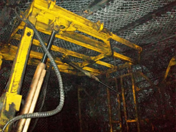 Coal mine tunnel support equipment
